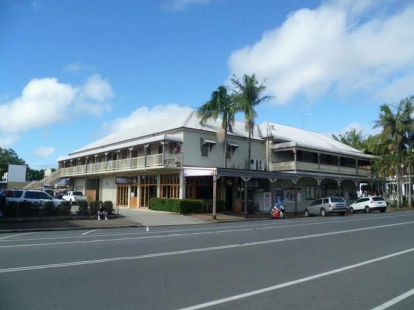 The Middle Pub 3*